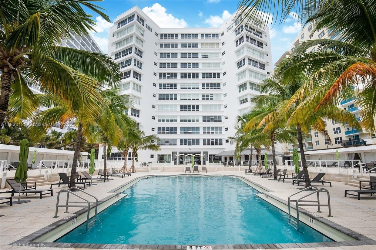 Primary Photo - 4925 Collins Ave