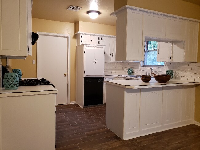 Foto del edificio - 1129 W Havenwood Dr