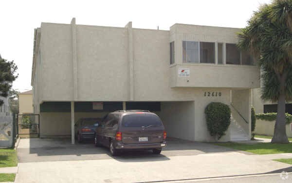 Foto del edificio - 12610 Caswell Ave