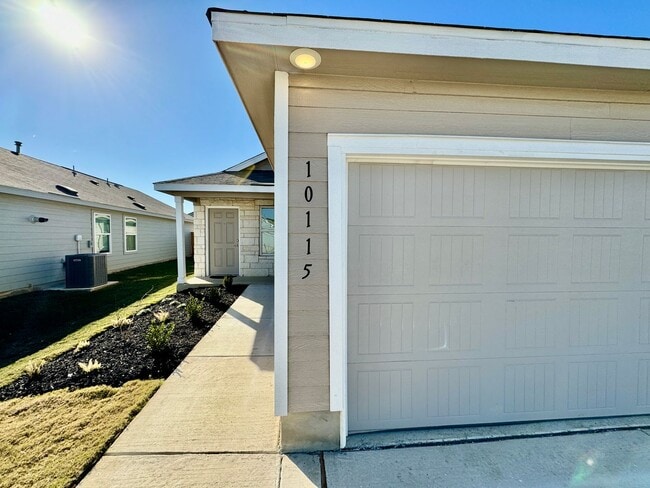 Building Photo - Classic Open Concept Home ~ Short Drive to...