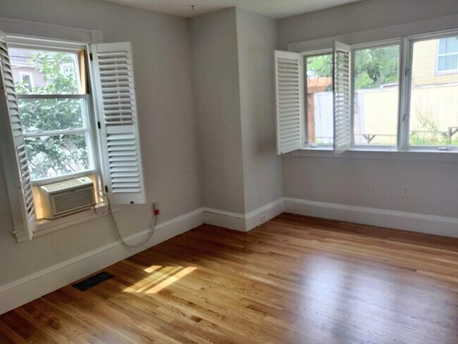 Foto del edificio - 18 Browns Ave