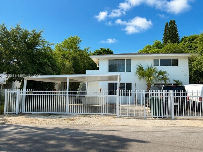 Foto del edificio - 265 NE 55th Terrace