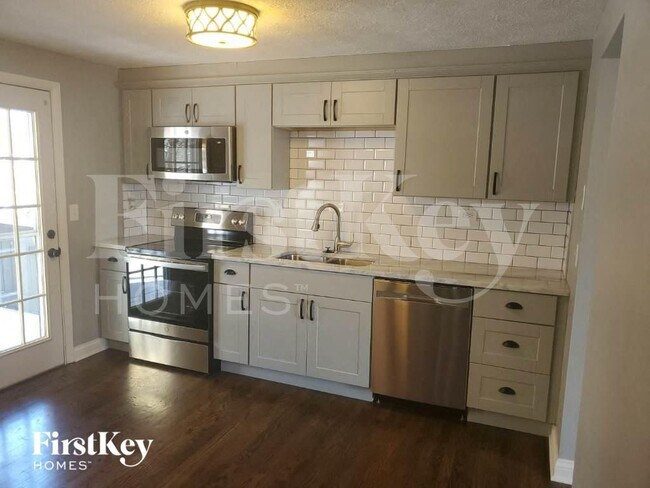 Foto del edificio - 4207 Edinburgh Dr