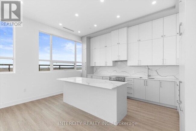 Building Photo - 2075 King Rd