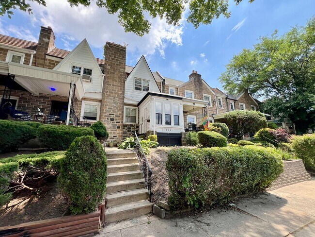 Foto del edificio - Gorgeous 3-Bedroom Townhome in Overbrook F...