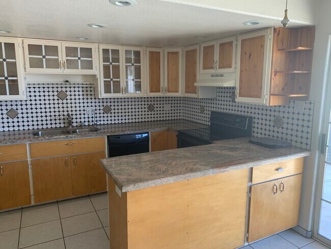 Cocina con encimeras de granito - 5322 W Saint Moritz Ln