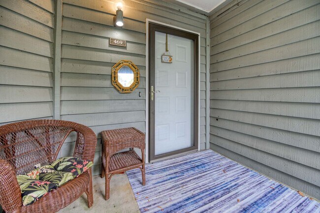 Foto del edificio - 710 Azalea Dr