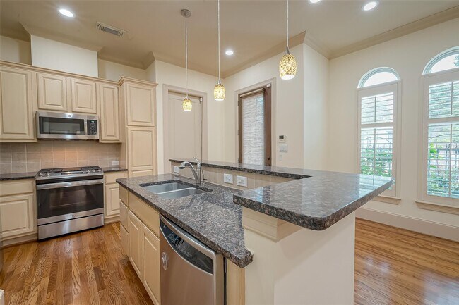 Foto del edificio - 931 W 23rd St