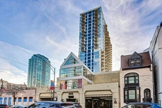 Building Photo - 1212 N La Salle Dr