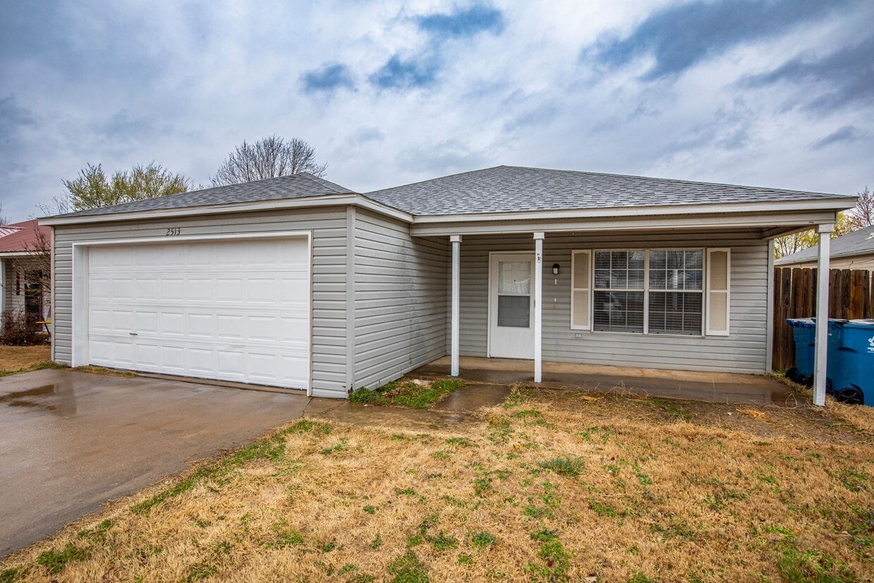 Foto principal - ***2513 SE 4th***
