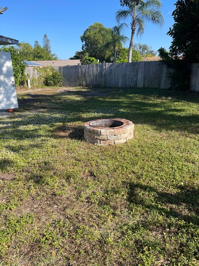 Building Photo - 2906 Sandpointe Dr