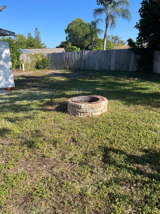 Foto del edificio - 2906 Sandpointe Dr