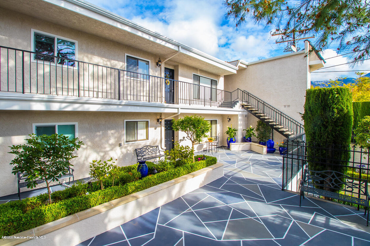 Primary Photo - 3000 Honolulu Ave