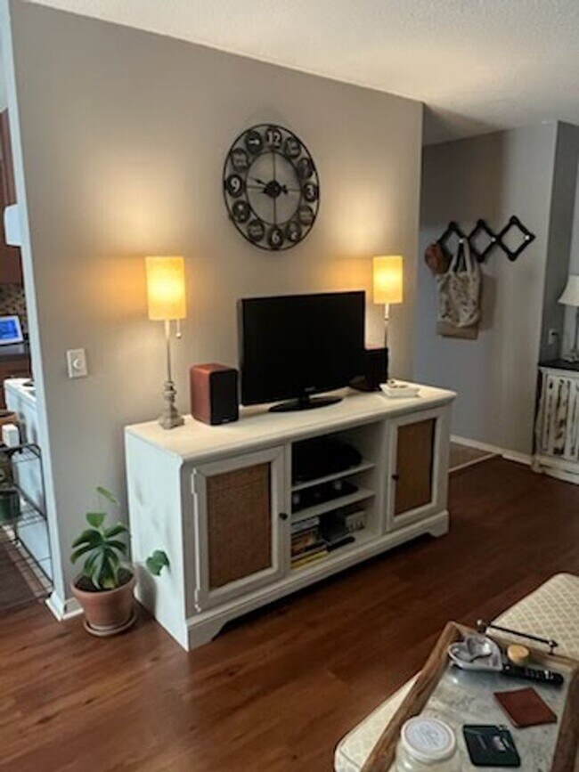 Foto del edificio - 1 Bedroom Condo in Hopkins