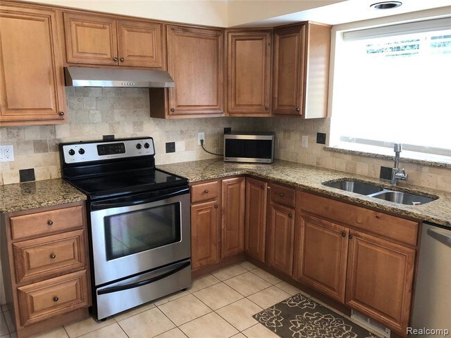 Building Photo - 1785 Poppleton Dr