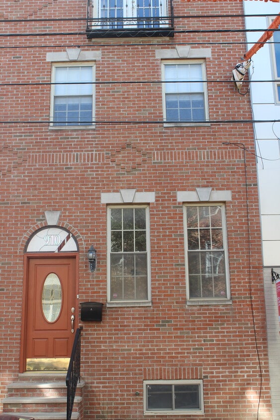 Main Door - 910 S 21st St