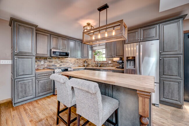 Foto del edificio - 7215 Larchwood Ln