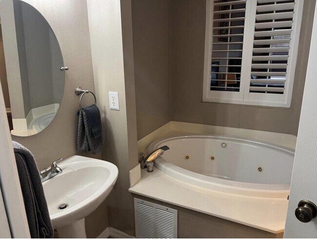 Foto del edificio - 9871 Perfect Dr