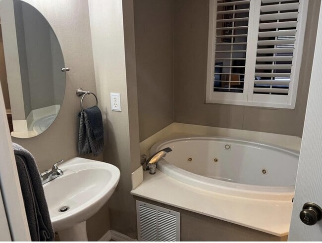 Building Photo - 9871 Perfect Dr