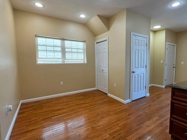 Foto del edificio - 249 Winfield Ave