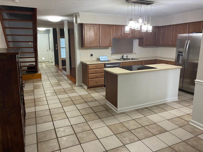 Building Photo - 2305 MERL CIRCLE