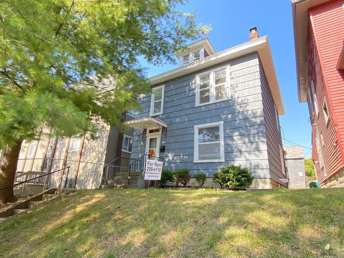 Primary Photo - 38 W Oakland Ave