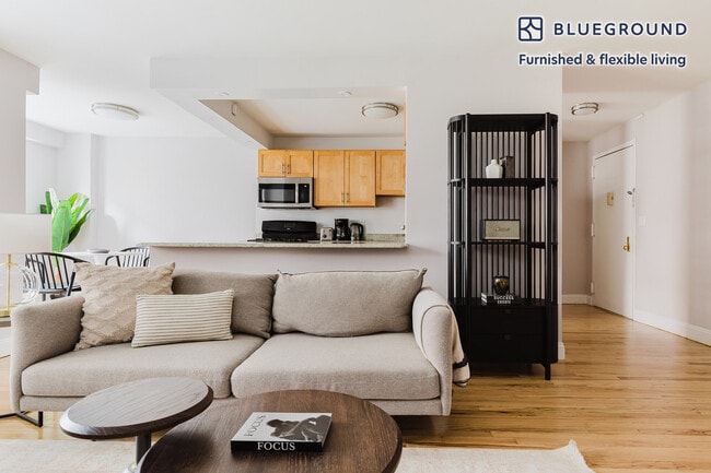 Building Photo - 50 W 97th St