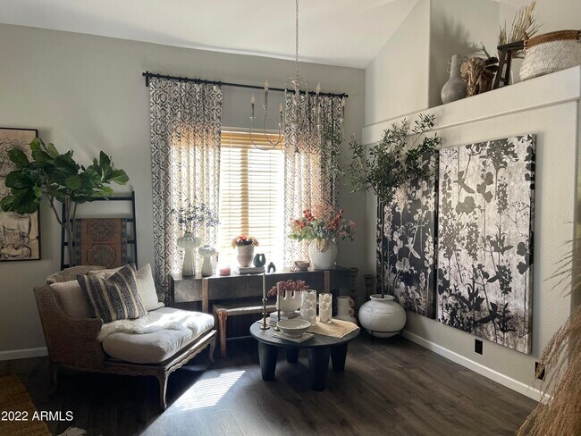 Foto del edificio - 8907 W Quail Ave