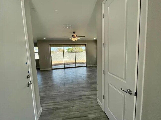 Foto del edificio - 628 W Derringer Way