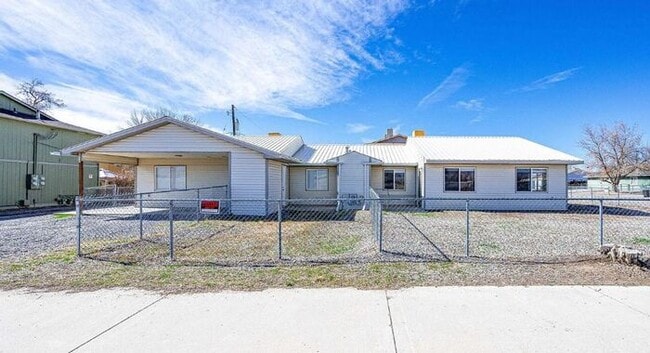 Photo - For Rent – Spacious 3 Bed / 2 Bath Duplex House