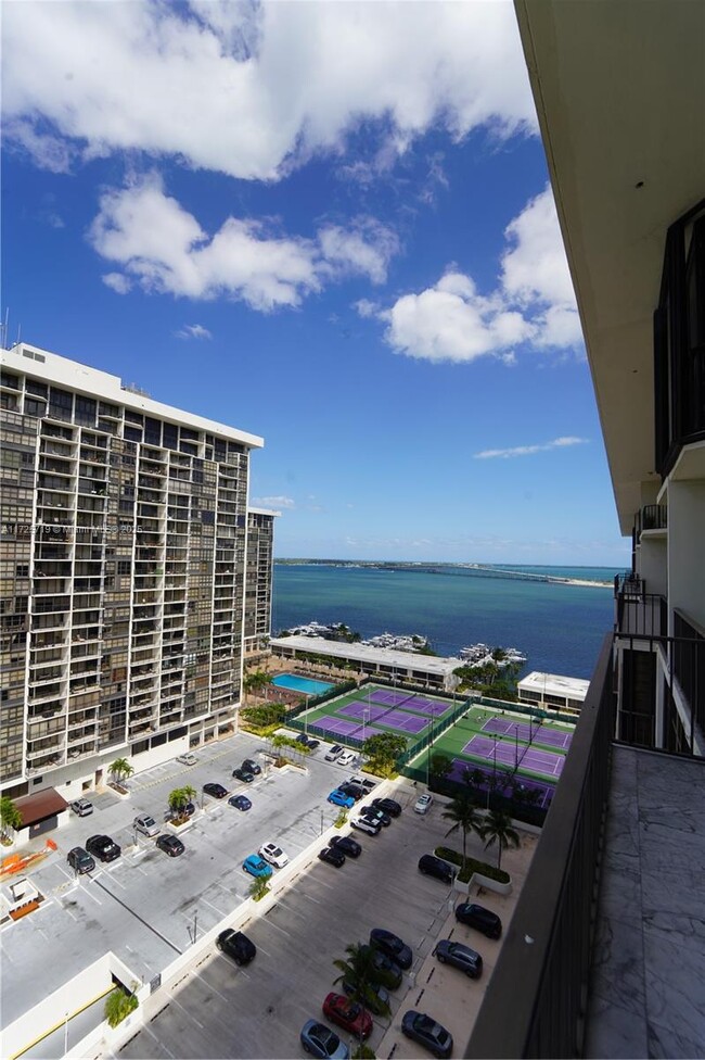 Foto del edificio - 1915 Brickell Ave