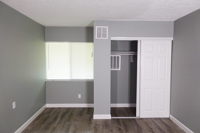 Foto del edificio - 1102 Salem Ave