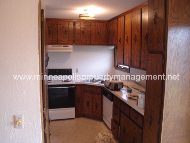 Building Photo - Duplex available in Brooklyn Park.