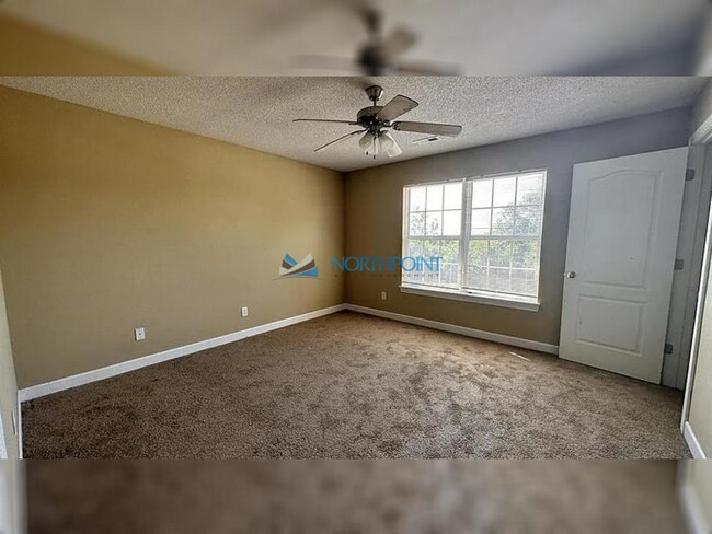 Foto del edificio - Fantastic 3BR 2.5 BA Home w/ Granite + Garage in Blue Springs
