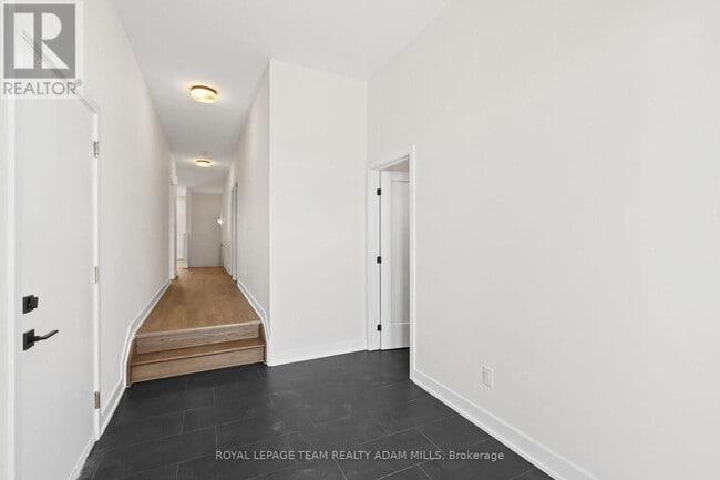 Building Photo - 1047 Moore St