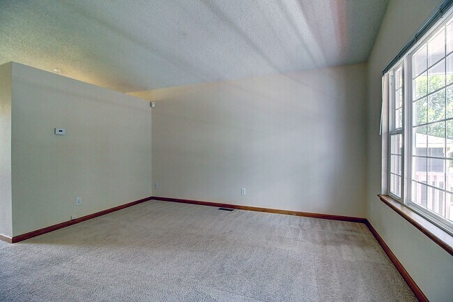 Foto del edificio - Charming 3 Bed 2 Bath Willow Run Home - Available August 10!