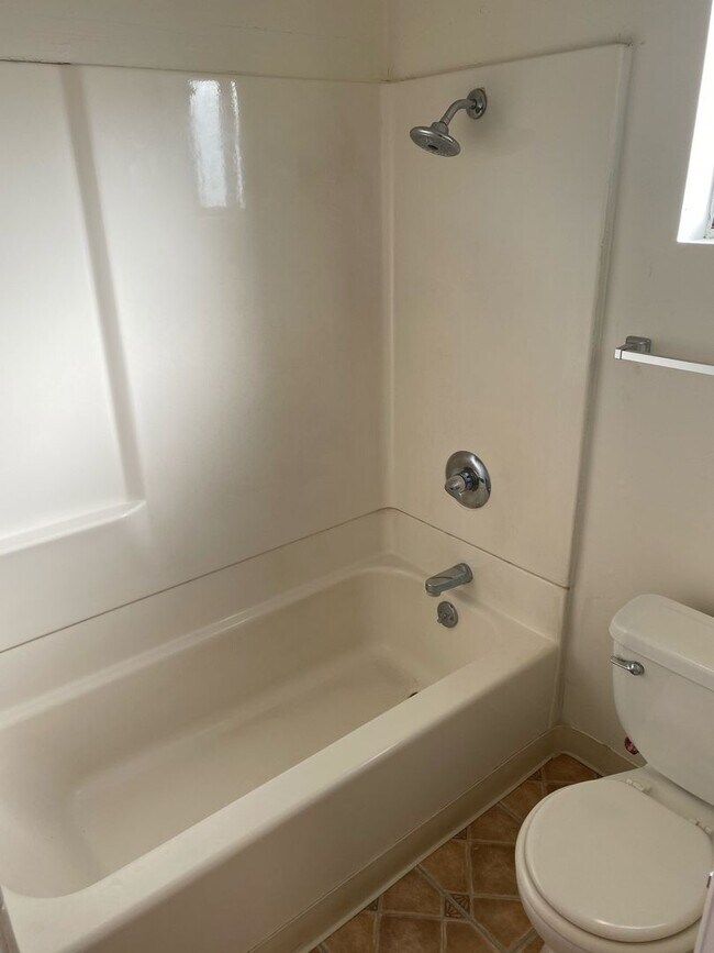 Foto del edificio - 109 S. ORANGE AVE - 1 BEDROOM 1 BATH - EXETER