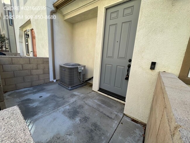 Building Photo - Mira Loma 3 Bedroom Home