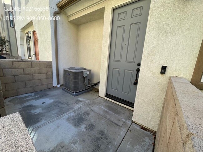 Foto del edificio - PRICE LOWERED! Mira Loma 3 Bedroom Home