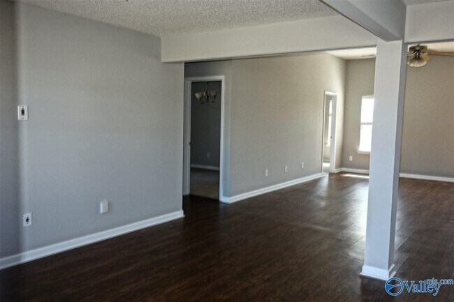 Building Photo - 114 Bellevue Dr