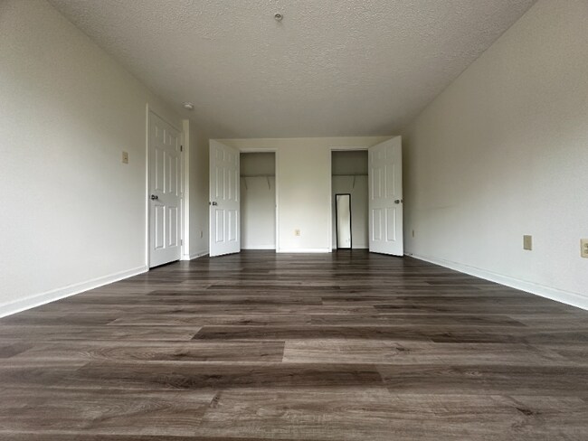 Building Photo - 301 Palmspring Dr