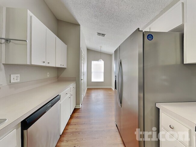 Foto del edificio - 7833 Manor Dr