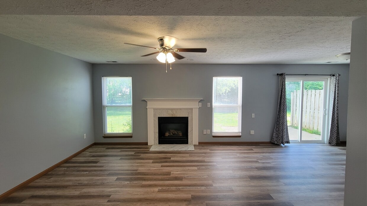 Living Room - 2123 Bridgewater Cir (Lafayette, IN)