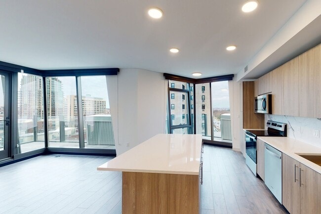 Interior Photo - One Hundred Above the Park
