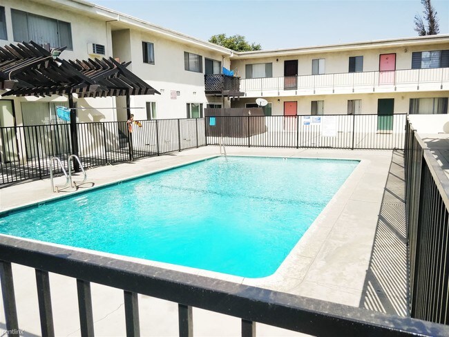 Foto del edificio - 6633 Vineland Ave