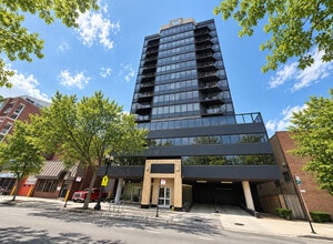 Building Photo - 1309 N Wells St