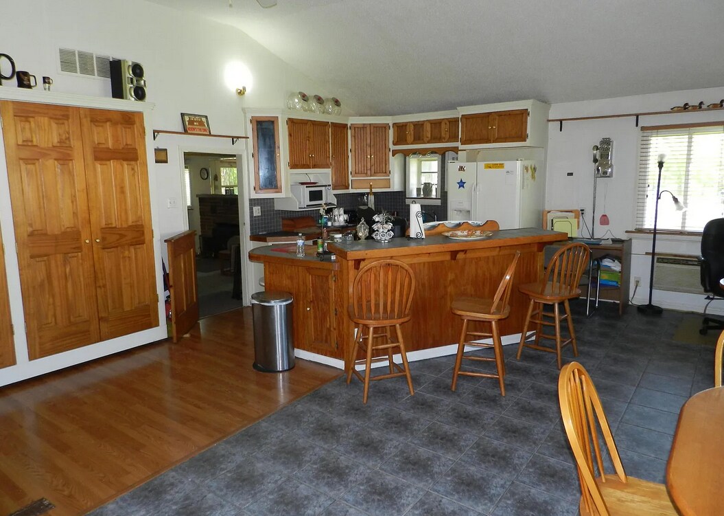 Foto del edificio - 13065 Laurel Rd NE