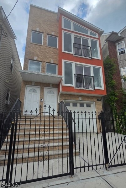 Building Photo - 465 Hawthorne Ave