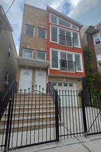 Building Photo - 465 Hawthorne Ave
