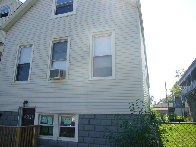 Foto del edificio - 5025 W 29th Pl